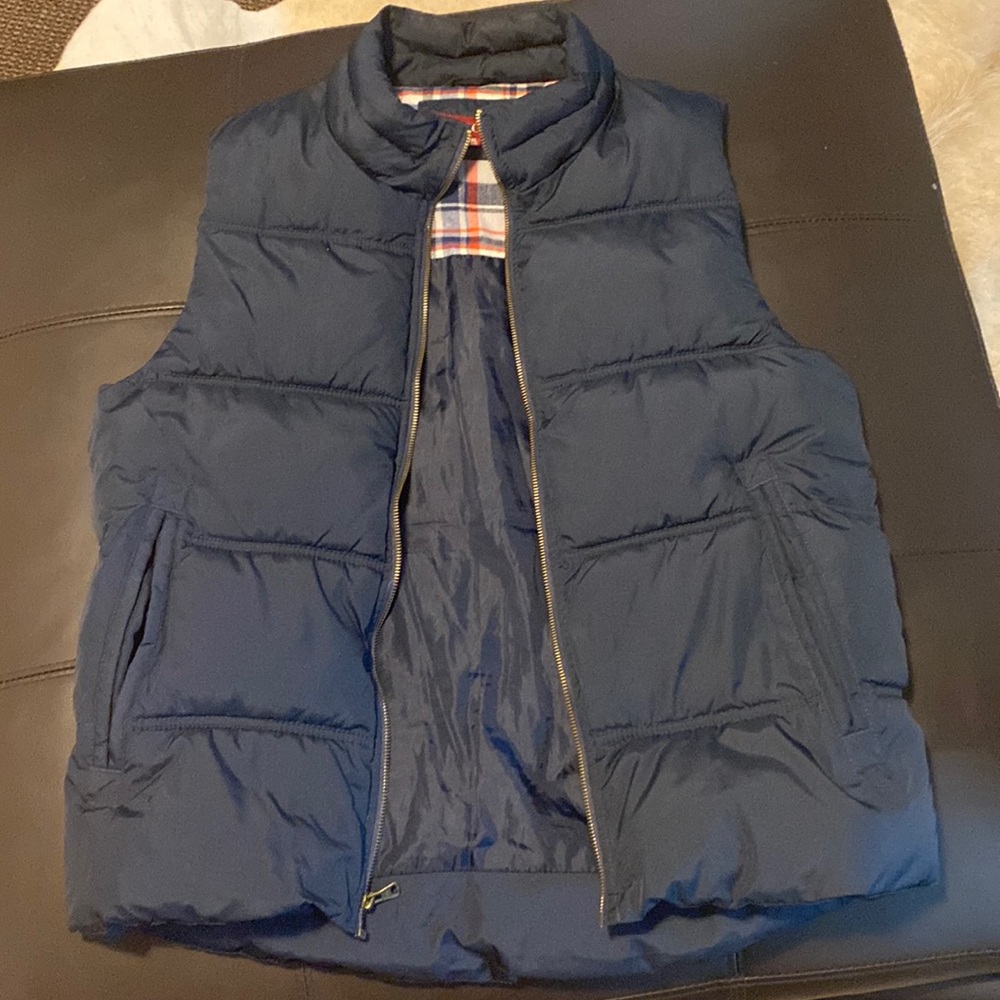 Men’s navy blue puffer vest